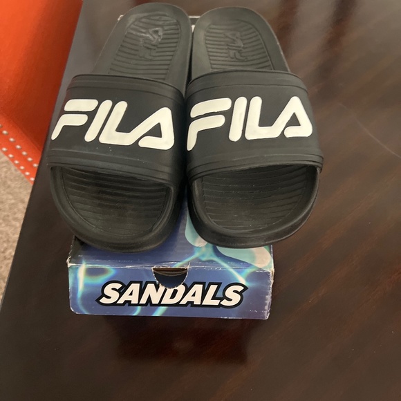 New Fila Slides - Picture 1 of 3